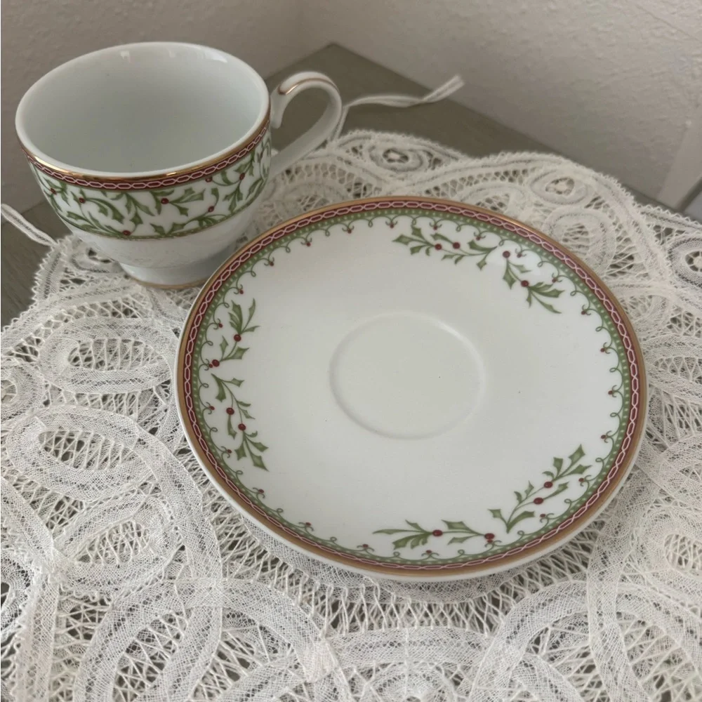 Mikasa ** HOLIDAY TRADITIONS Saucer and Teacup